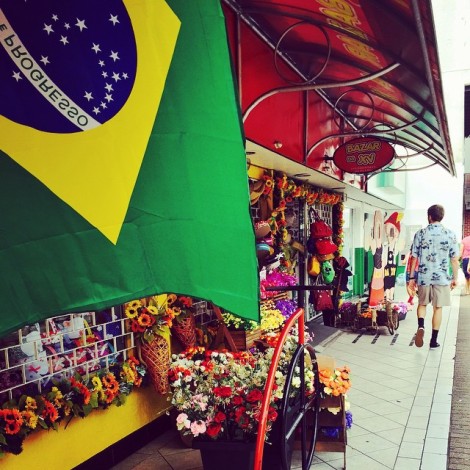 Brazilian flag street market